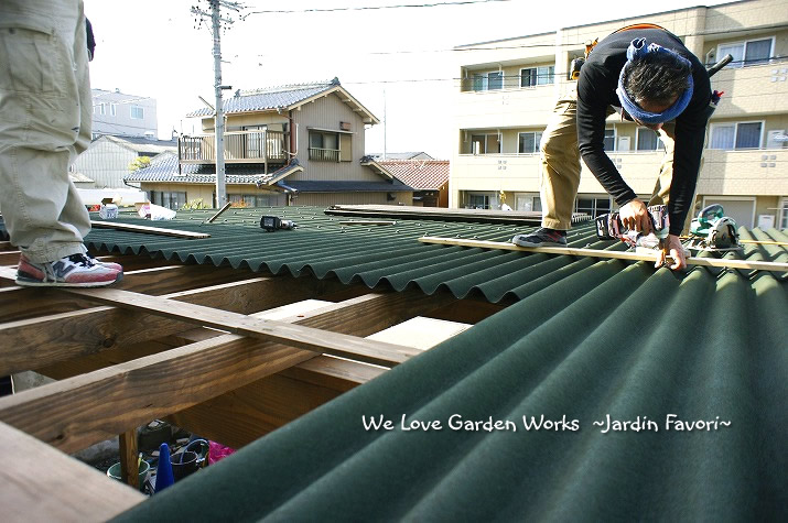 フランス製の屋根材の取付